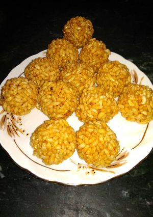 A picture of Murmura laddu/ Puffed rice ball/ Laai.