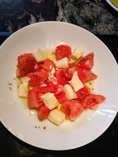 Foto principal de Ensalada de tomate y queso curado