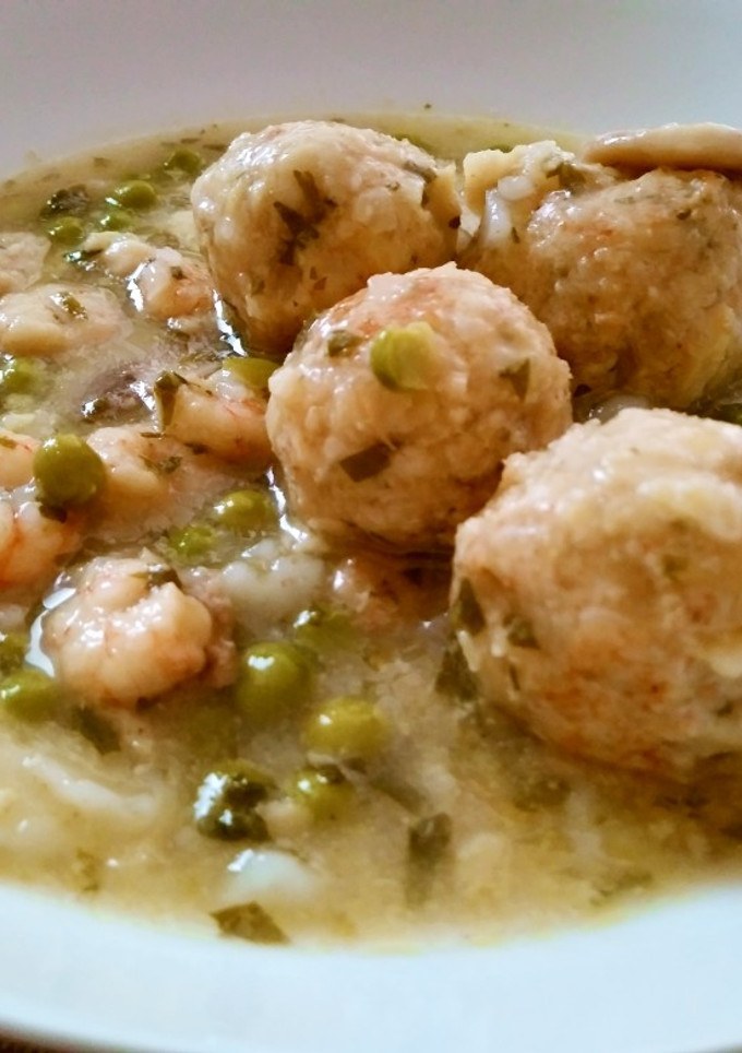 Una foto de Albóndigas de pescado en salsa verde
