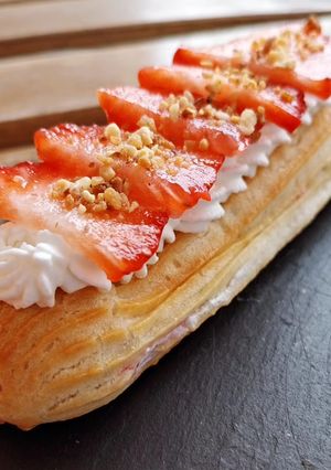 Una foto de Eclair de nata y fresas (varios formatos)
