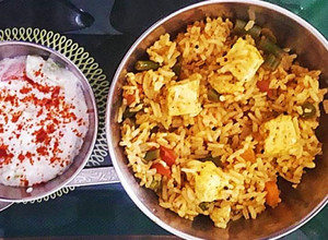 A picture of #LBC Tava pulav,& raita.