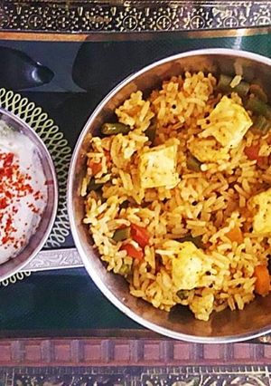 A picture of #LBC Tava pulav,& raita.
