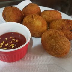 A picture of Spicy chicken potato cheese balls.