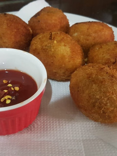 A picture of Spicy chicken potato cheese balls.