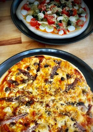 Una foto de Pizzas caseras especial Cantábrica y especial Mediterránea
