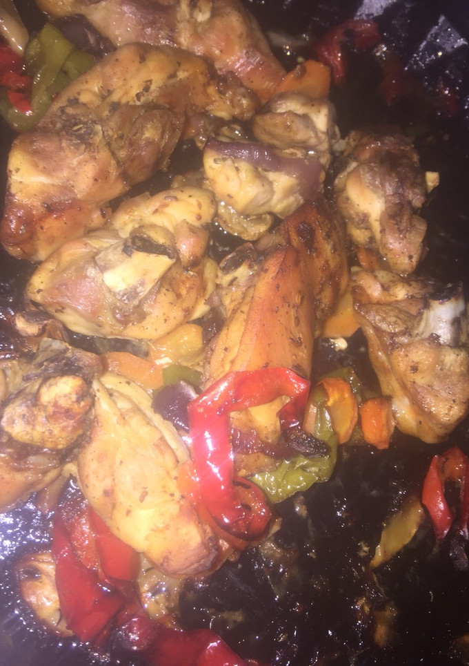 Una foto de Pollo con verduras al horno