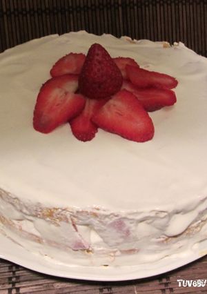 Una foto de Tarta de Fresones y Nata