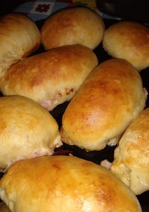 Una foto de Pan con fiambre y queso