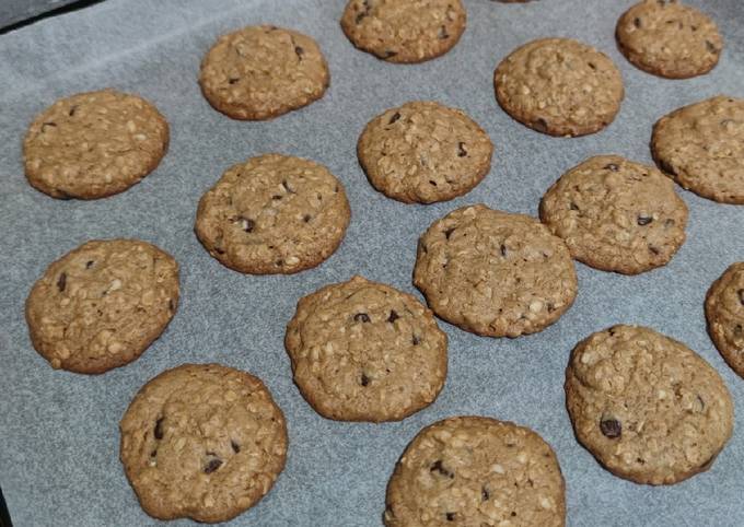 Cinnamon & Chocolate Oatmeal Cookies