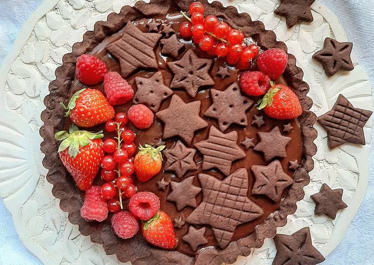 Recetta di Premiato Crostata al cioccolato con ganache e frutta rossa