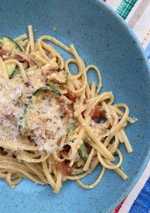 A picture of Courgette and smoked bacon carbonara.