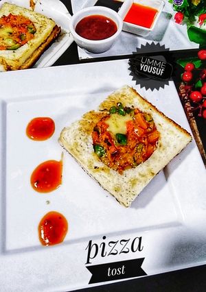 A picture of Pizza 🍕 Toast.