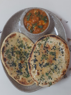 ગાર્લીક બટર નાન (Garlic Butter Naan Recipe In Gujarati) રેસીપી મુખ્ય ફોટો