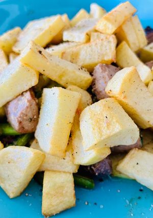 Una foto de Atún, ajetes y patatas con aceite de jamón