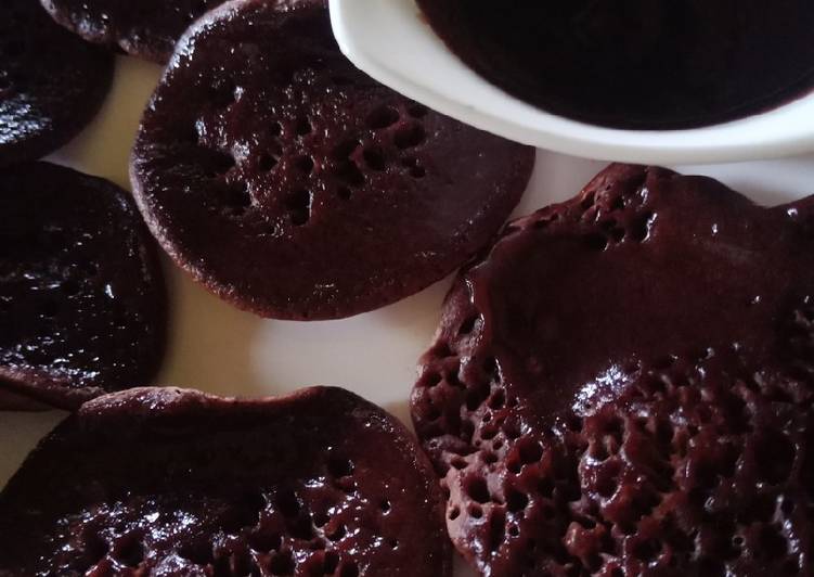 Langkah Mudah untuk Menyiapkan Dorayaki coklat simple, Lezat