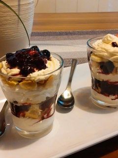 Banános-erdei gyümölcsös pohárkrém recept fotója