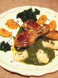 Jamoncitos de pollo sobre puré de col kale y trufa