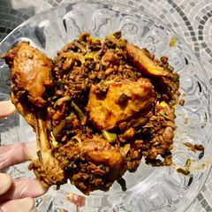 A picture of Phalyaan chicken.