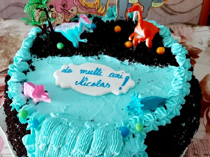 Easy Ways Prepare Recipes Moist chocolate cake with whipped cream frosting the Can Spoil the Tongue So Delicious.