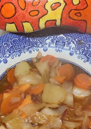 Una foto de Col con batata, patatas y zanahorias