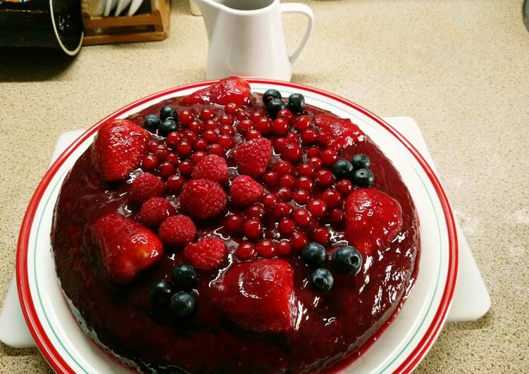 Tarta de chocolate y coulis de frutos rojos