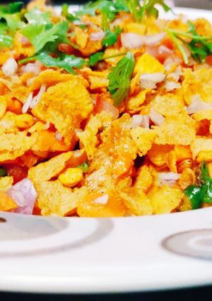 A picture of Cornflake chat or cornflakes bhel.