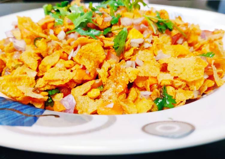 Cornflake chat or cornflakes bhel