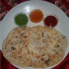 A picture of Onion rava uttapam.