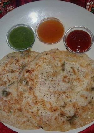 A picture of Onion rava uttapam.