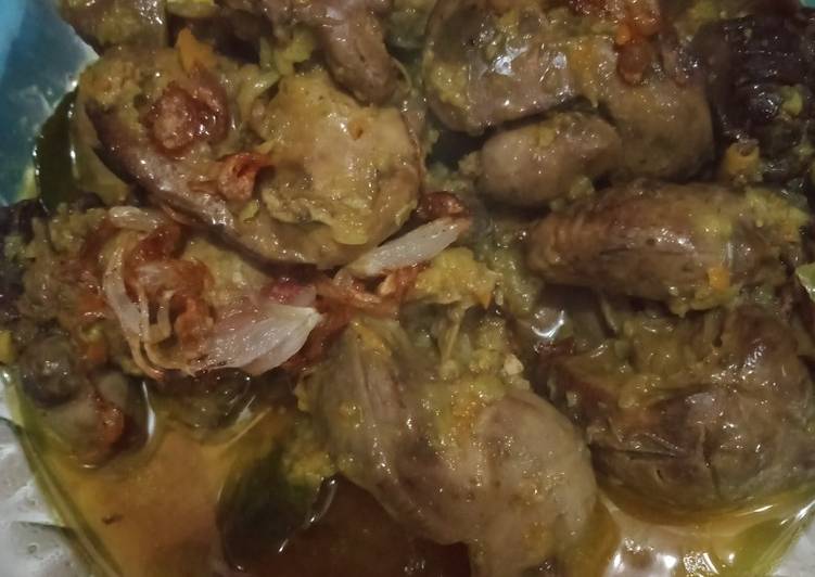 Ati ayam bumbu kuning