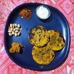 A picture of Milet Garlic Paratha.