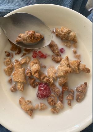A picture of Mini Croissant Cereal with Milk 🥐🥣🍓.
