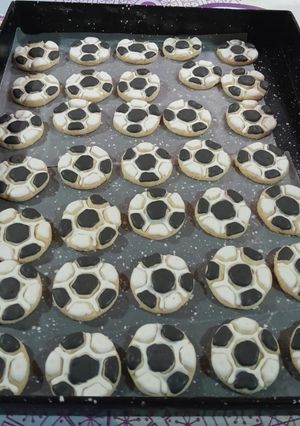 Una foto de Pelotitas de futbol en galletitas pintadas