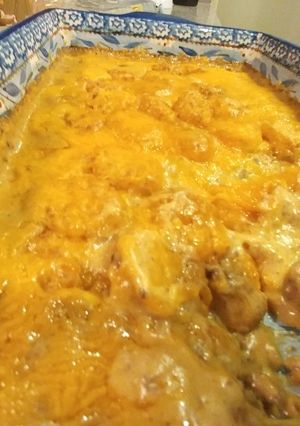 A picture of Nacho cheese tater tot casserole.