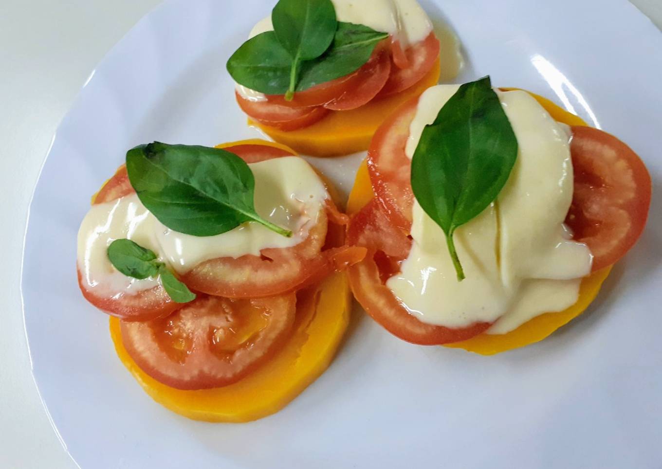 Calabazas al Vapor con Tomate y Queso