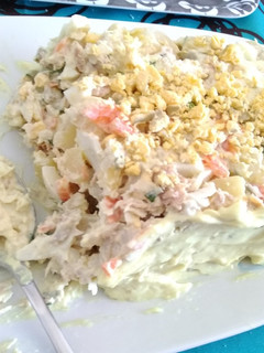 Una foto de Ensaladilla de pescado y mayonesa al curry