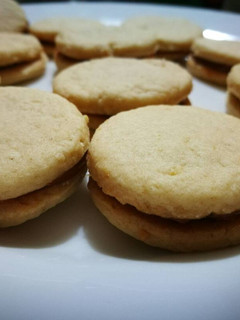Una foto de Alfajores con manjar