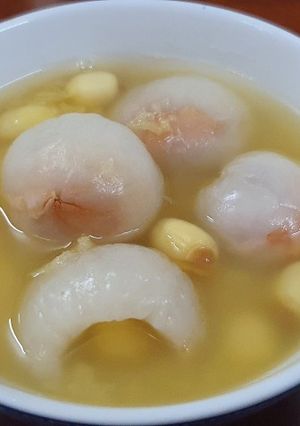 Hình của món Chè hạt sen vải đậu xanh.