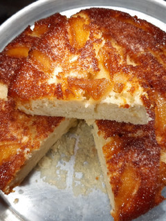 Una foto de • Torta invertida de manzana 🍎 •