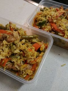 Una foto de Arroz basmati con pavo y verduritas al curry xpress