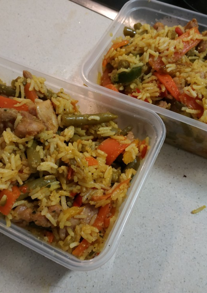 Una foto de Arroz basmati con pavo y verduritas al curry xpress