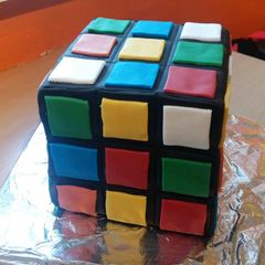 A picture of Vickys Rubik's Cube Cake Decoration Idea.