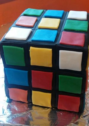 A picture of Vickys Rubik's Cube Cake Decoration Idea.