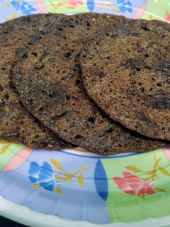 ராகி வெல்ல தோசை (Raagi vella Dosai Recipe in Tamil) செய்முறை முக்கிய புகைப்படம்