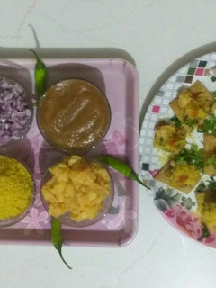 ચટપટી સેવ પૂરી (Sev puri recipe in Gujarati) રેસીપી મુખ્ય ફોટો