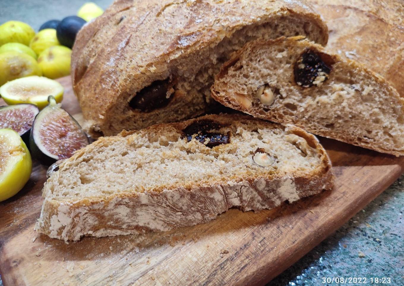 Pan de higos al vino con nueces
