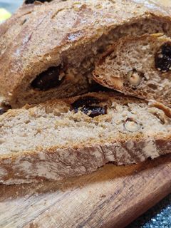 Una foto de Pan de higos al vino con nueces