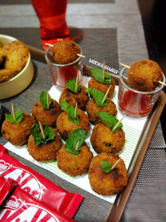 A picture of Chicken & Cheese Balls.