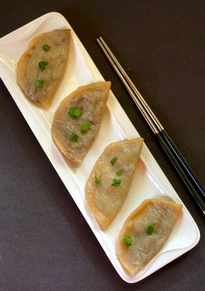 A picture of Tofu & Leek Dumplings.