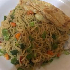Veggies indomie and egg A picture of Veggies indomie and egg.